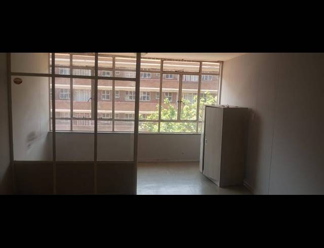 1 BEDROOM PROPERTY TO RENT IN MUCKLENEUK